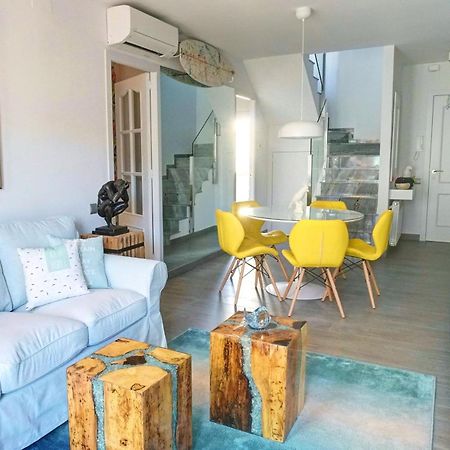 Beachstyle Penthouse By Hello Homes Ситжес Екстериор снимка
