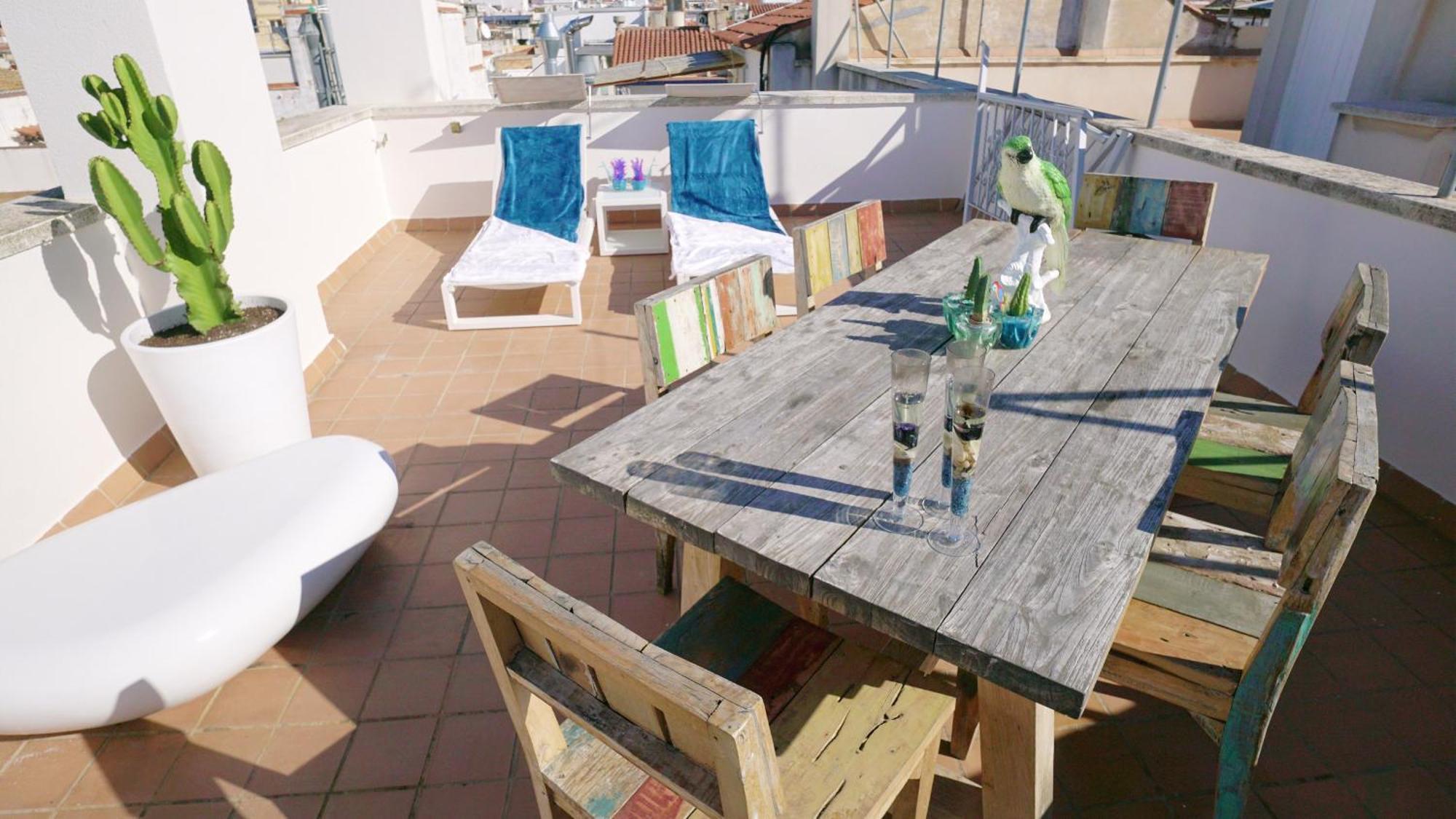 Beachstyle Penthouse By Hello Homes Ситжес Екстериор снимка
